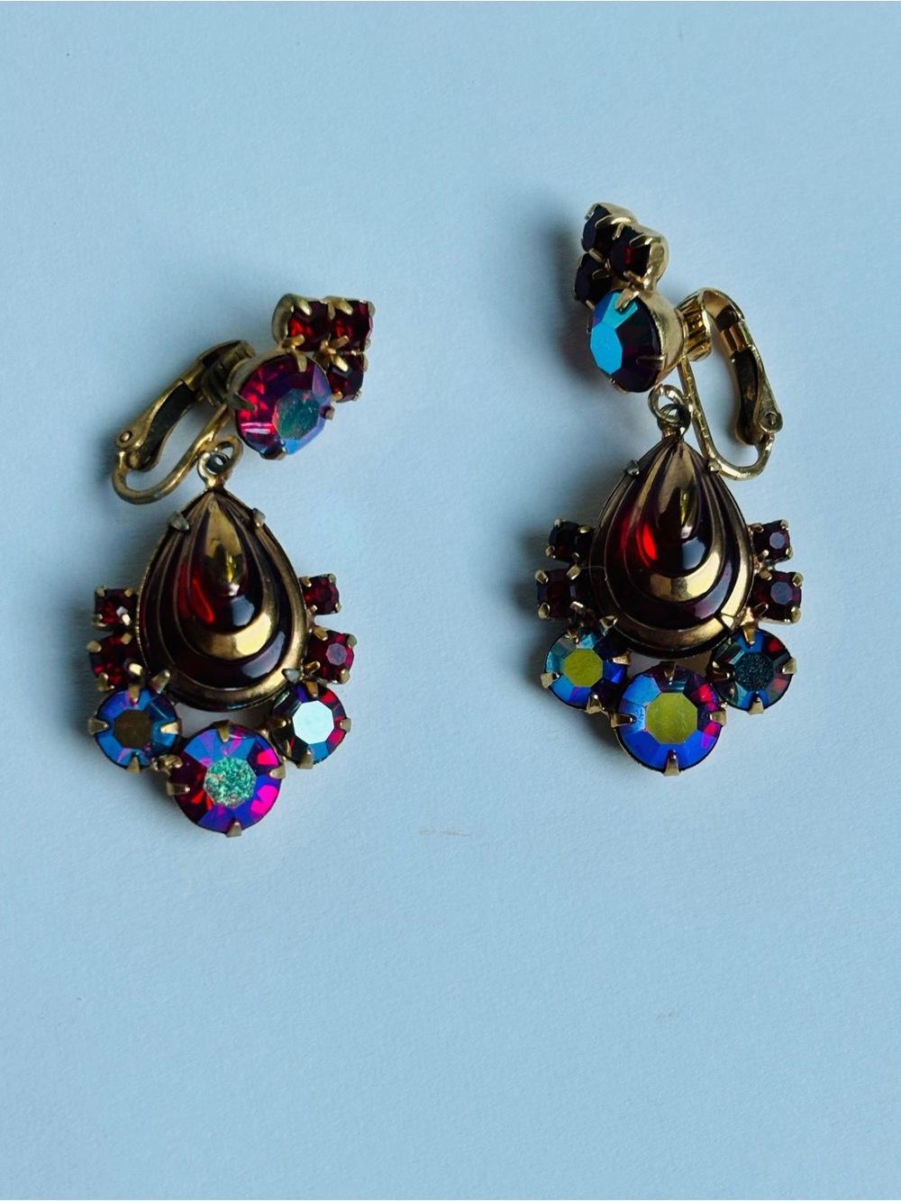 Vintage mid-century Hattie Carnegie red aurora rhinestones clip-on earrings